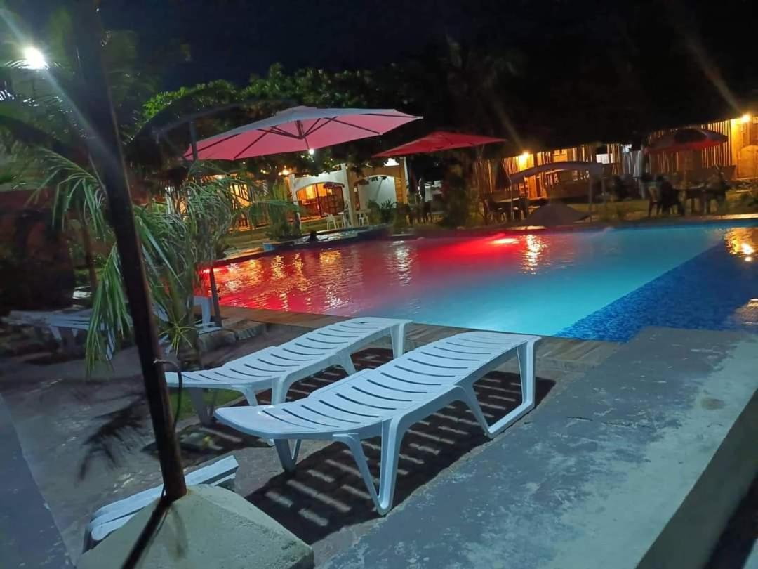 Rrj'S Beach Resort Oslob Buitenkant foto
